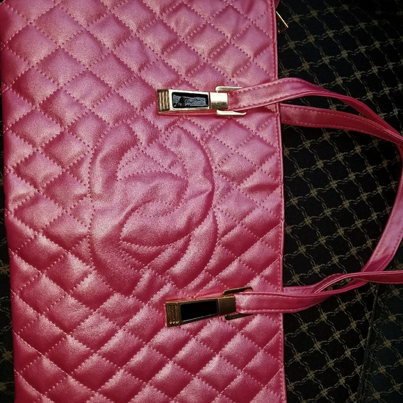 Beautiful pink purse - Picture 1 of 3